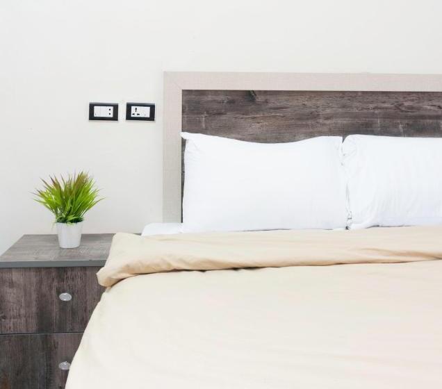 اتاق استاندارد با سرویس بهداشتی مشترک, The Australian Hostel