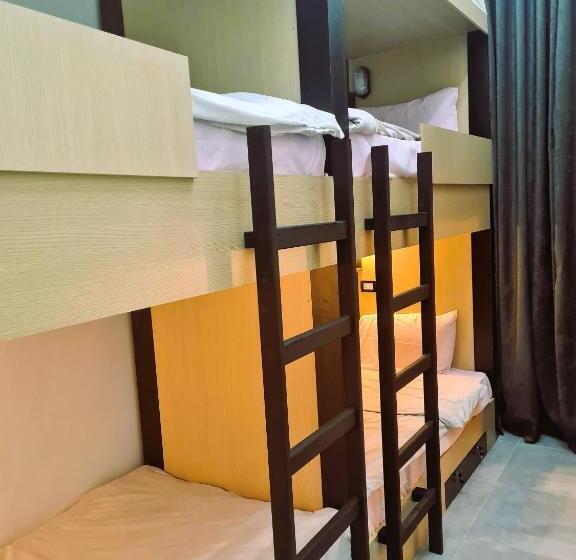 تختخواب در اتاق مشترک, The Australian Hostel
