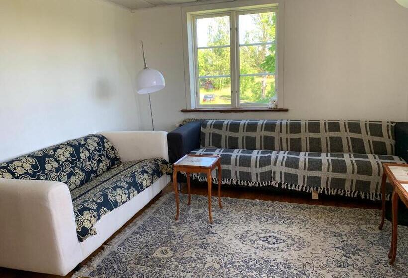 Люкс Вид на Сад, Charming House On Large Property On Vato