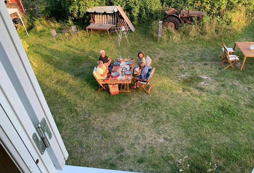 Люкс Вид на Сад, Charming House On Large Property On Vato