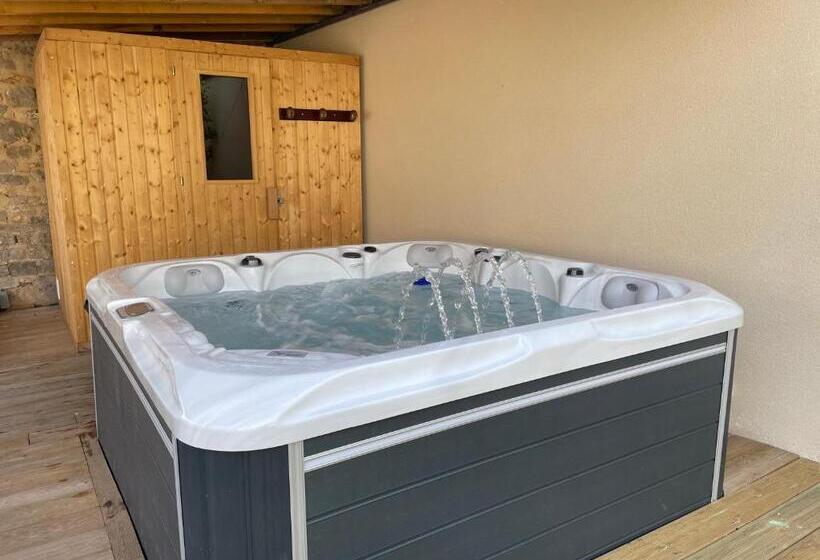 Люкс с Бассейном, Casa La Rosa & Spa