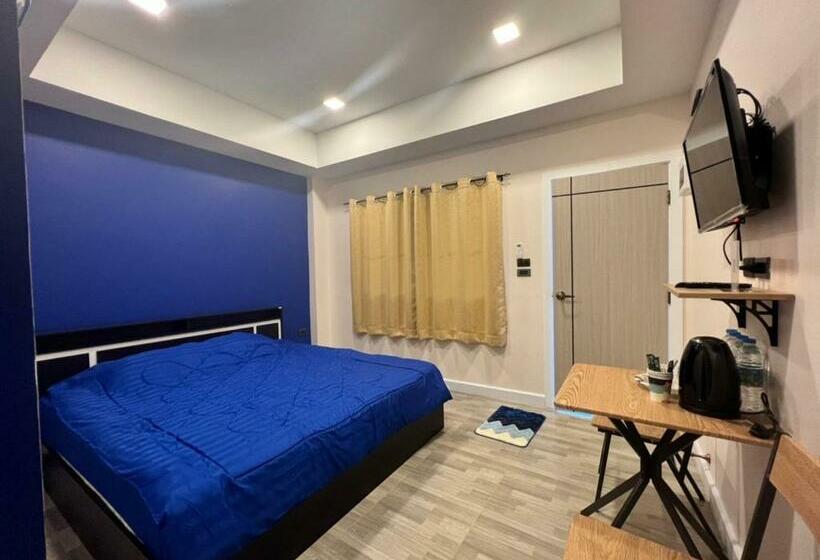 اتاق استاندارد با تخت بزرگ, 243