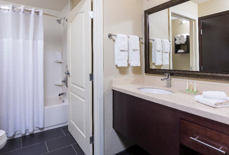 Номер Стандарт, Staybridge Suites Canton, An Ihg