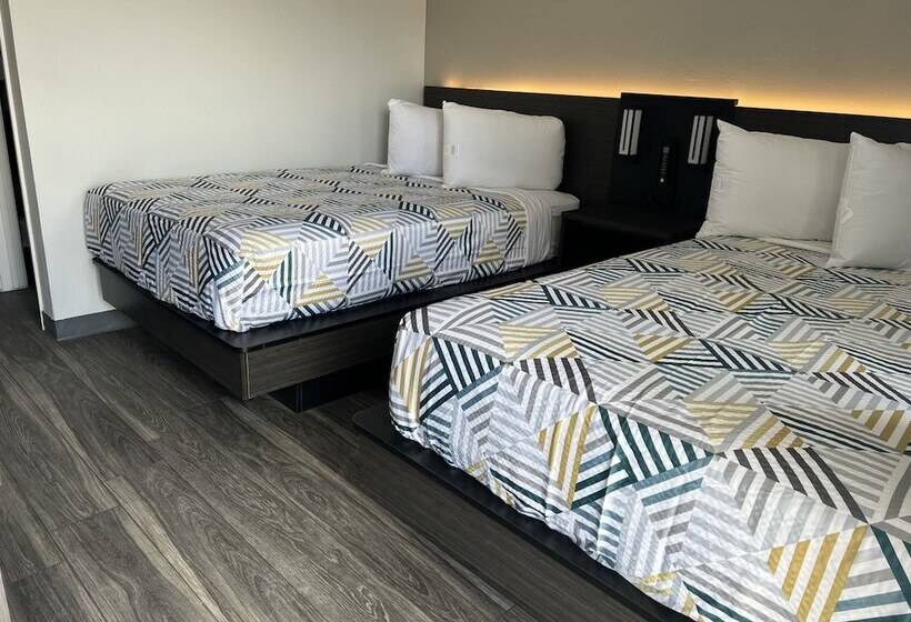 带2个双人床的标准工作室, Motel 6ely, Nv