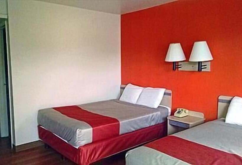 带2个双人床的标准工作室, Motel 6ely, Nv