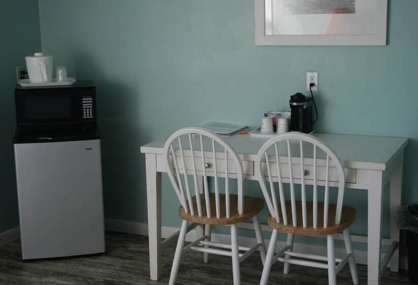 Королевский Номер, Beach Front Motel Cedar Key