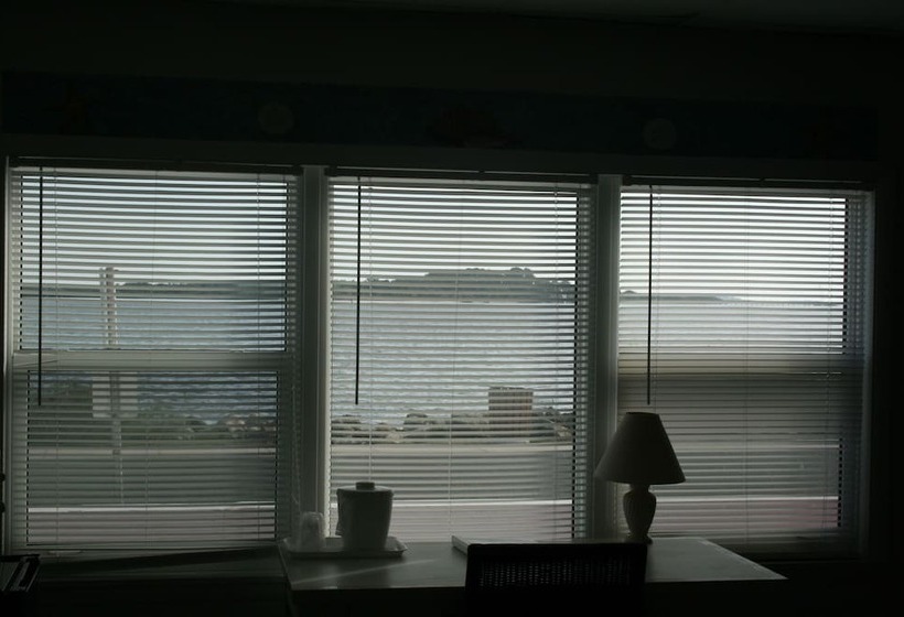 Королевский Номер, Beach Front Motel Cedar Key
