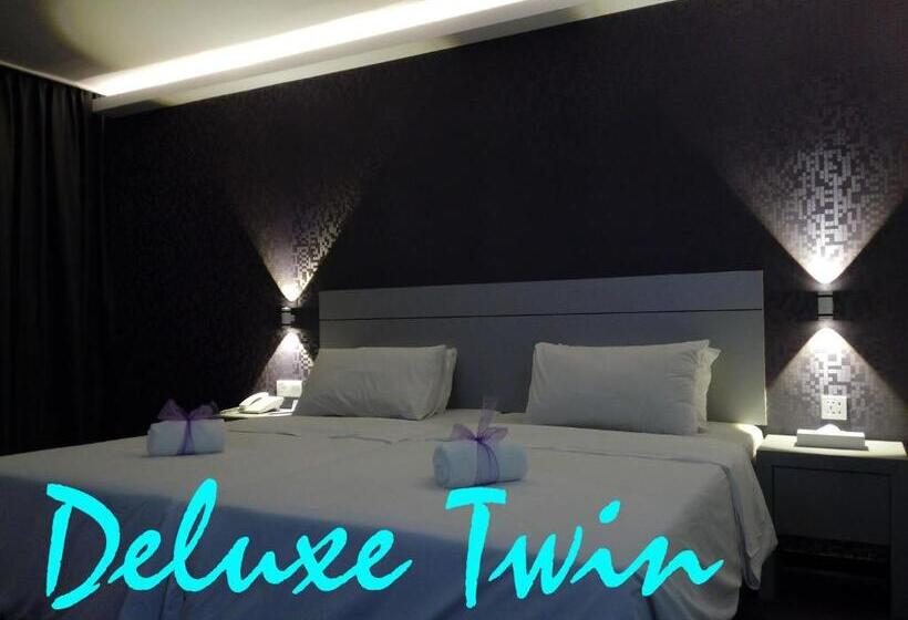 Номер Deluxe, Muar Traders