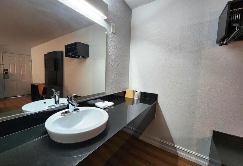 장애인을 위한 킹사이즈 침대 스탠다드 룸, Motel 6 North Little Rock, Ar Jfk Blvd