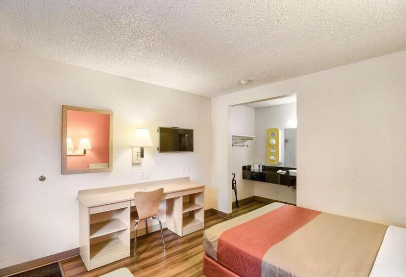 장애인을 위한 스탠다드 룸, Motel 6 Everett, Wa  South