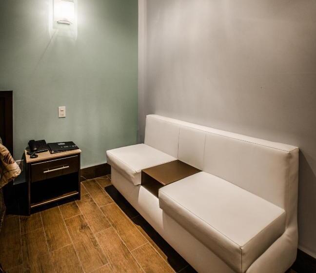 חדק דלוקס עם ג'קוזי, Olux Hotel Motel Suites