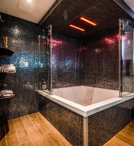 חדק דלוקס עם ג'קוזי, Olux Hotel Motel Suites