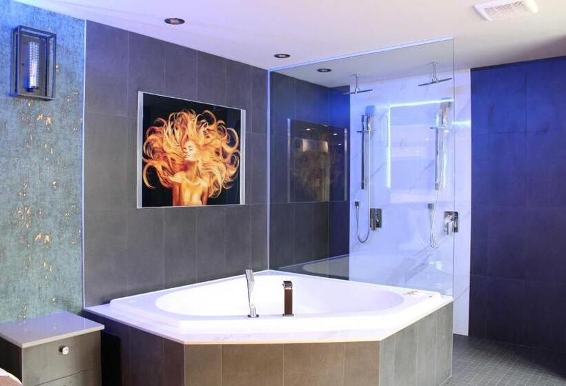 מיטת קינג בסוויטה, Olux Hotel Motel Suites
