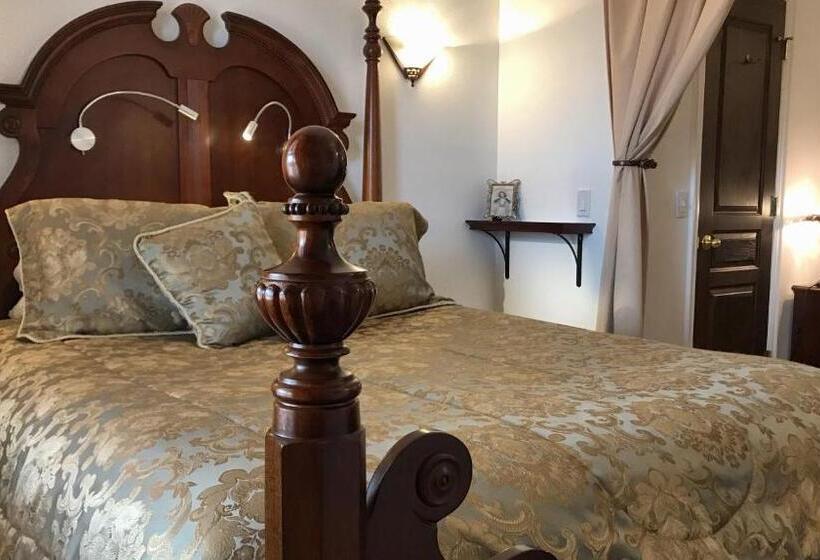 Standard room with outdoor bath, Dreamkatchers Lake Powell Bed & Breakfast