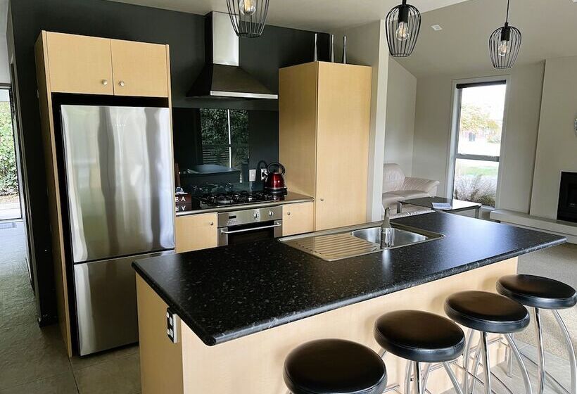 Дом 3 Спальни, Fiordland Lakeview Motel And Apartments