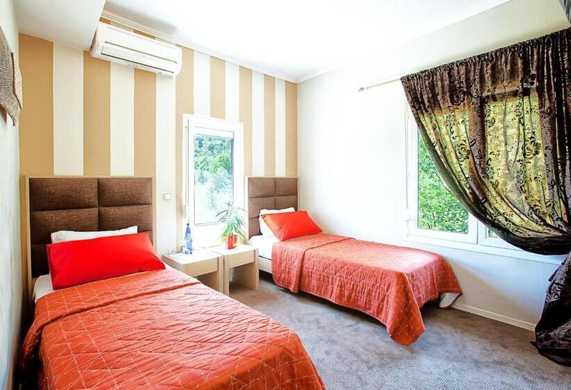 اتاق استاندارد چهار تخته, Anastassiou Hotel   Bike And Motorcycle Friendly