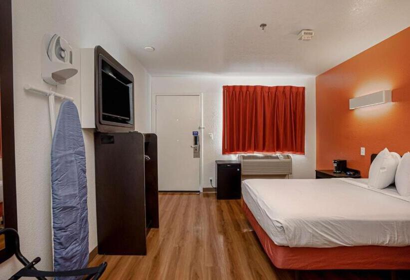 Номер Стандарт Адаптированный для Инвалидов, Motel 6temecula, Ca  Historic Old Town