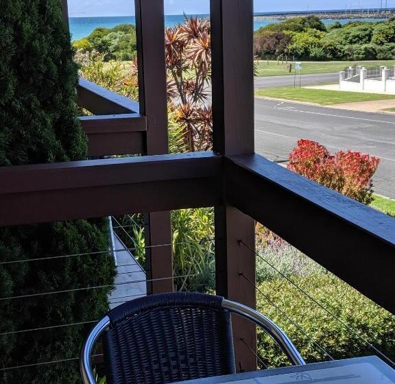 이그제큐티브 스튜디오, Seaview Motel & Apartments