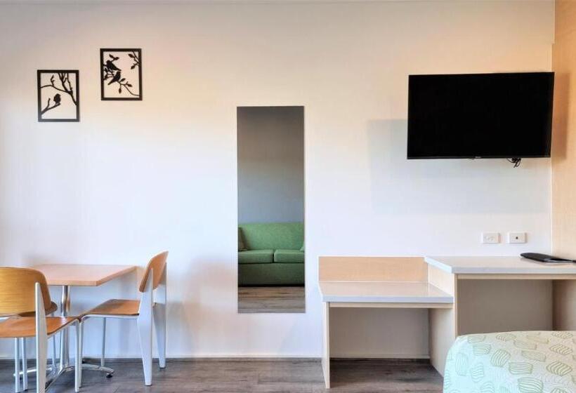 이그제큐티브 스튜디오, Seaview Motel & Apartments