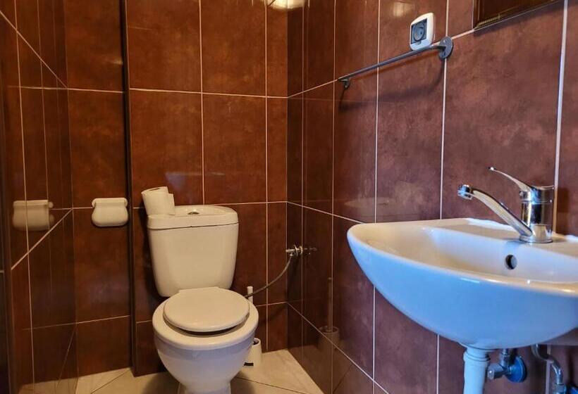 Номер Deluxe, Sebar