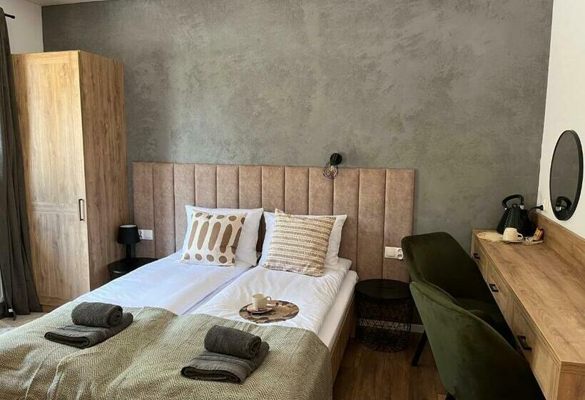 Стандартный Номер Кровать Кинг, Donikąd