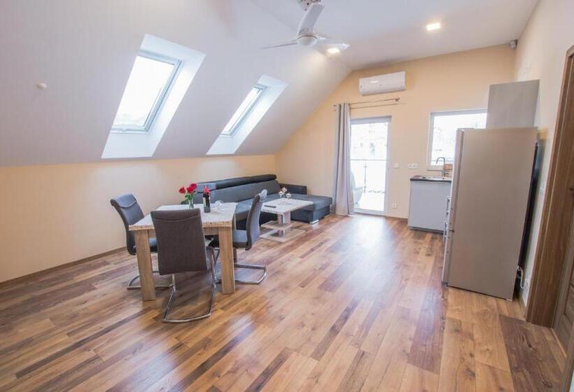 Апартаменты 2 Спальни, Dwór Skalny Apartamenty, Pokoje I Restauracja Karczma Skalna
