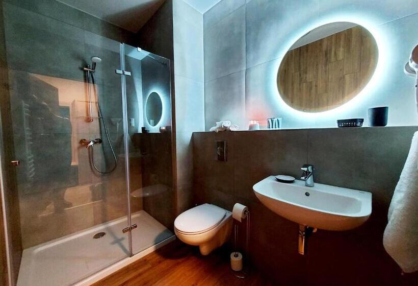 Апартаменты 2 Спальни, Pensjonat I Restauracja Hubertówka