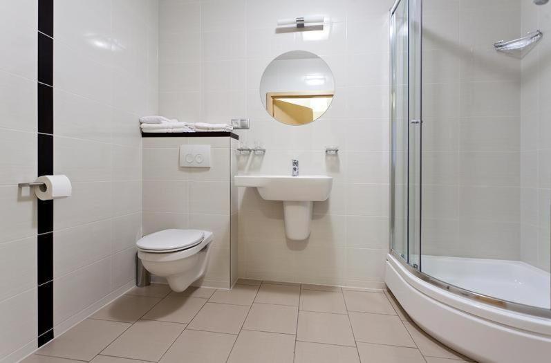 Номер Стандарт, Restauracja 32 Motel