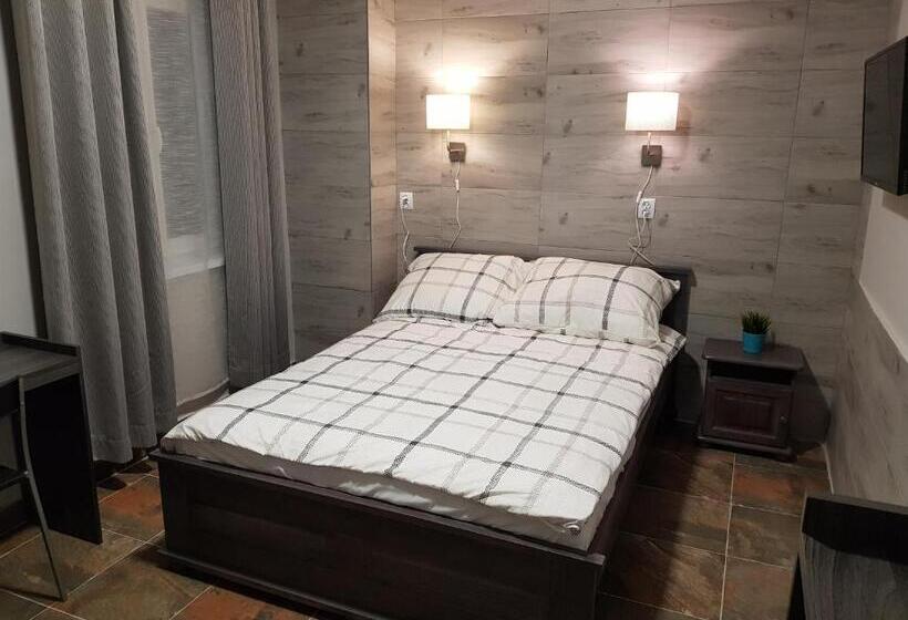 Студия Deluxe, Marcus