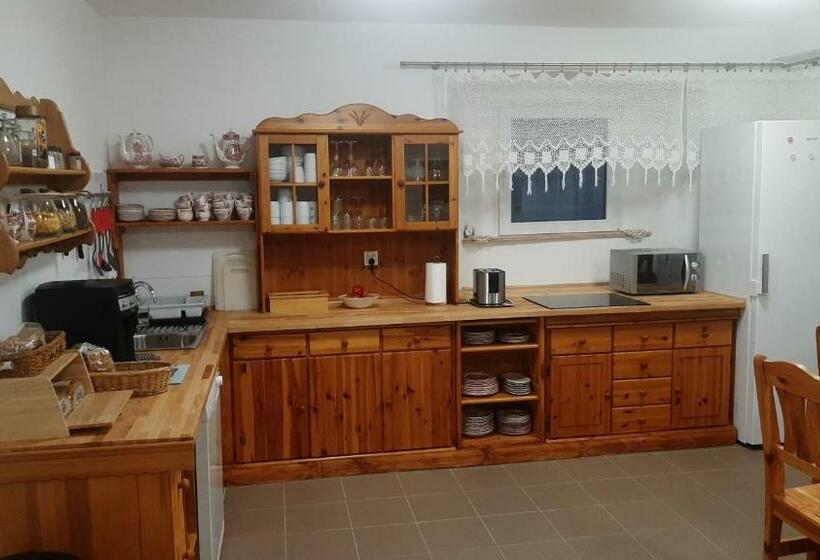 Номер Стандарт, Dworek Pod świerkami