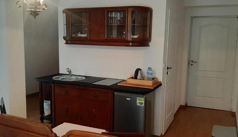 Номер Deluxe, Dworek Pod świerkami