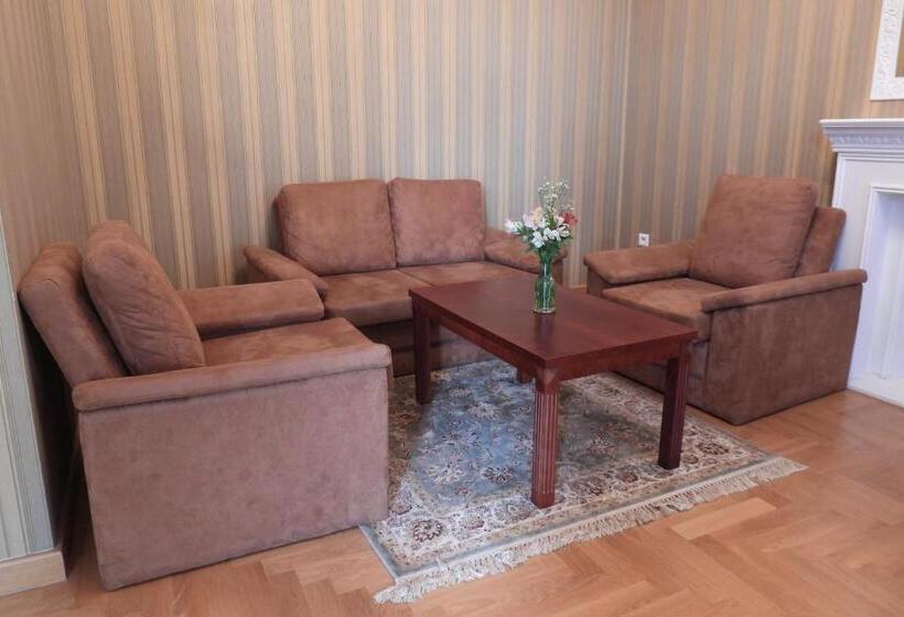 Люкс с Балконом, Pokoje Gościnne Pałac W Balicach Instytut Zootechniki Pib