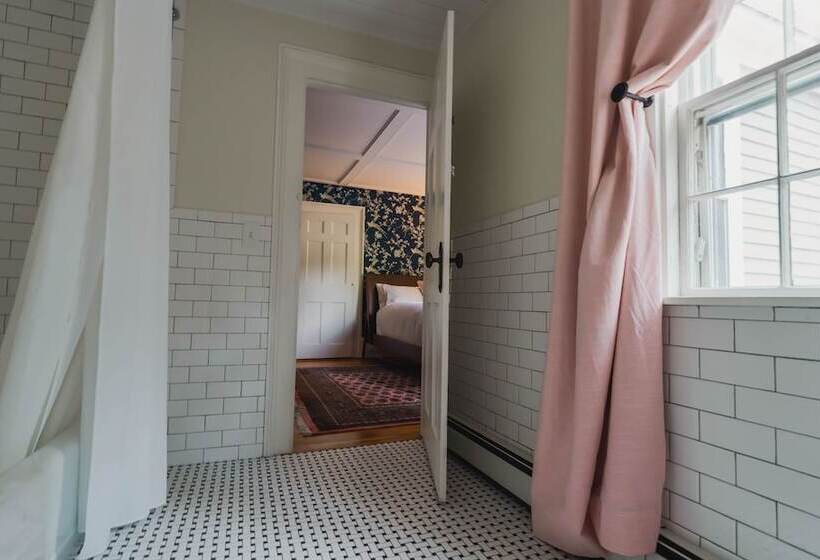 Номер Deluxe, Sally Webster Inn