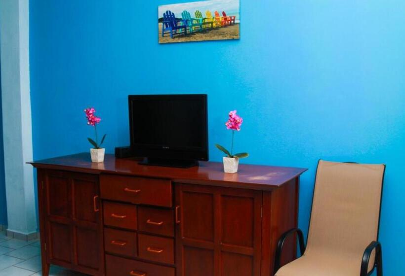 اتاق استاندارد با چشم‌انداز استخر, Sabas Beach Resort