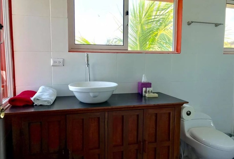 اتاق استاندارد با چشم‌انداز استخر, Sabas Beach Resort