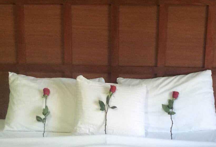 اتاق استاندارد با چشم‌انداز استخر, Sabas Beach Resort