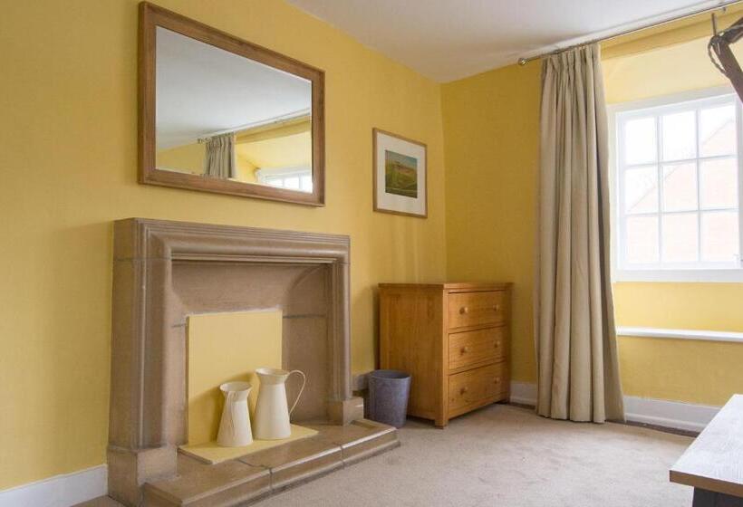 Номер Стандарт, The Crown Aldbourne