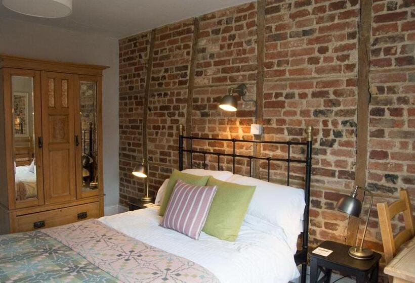 Номер Стандарт, The Crown Aldbourne
