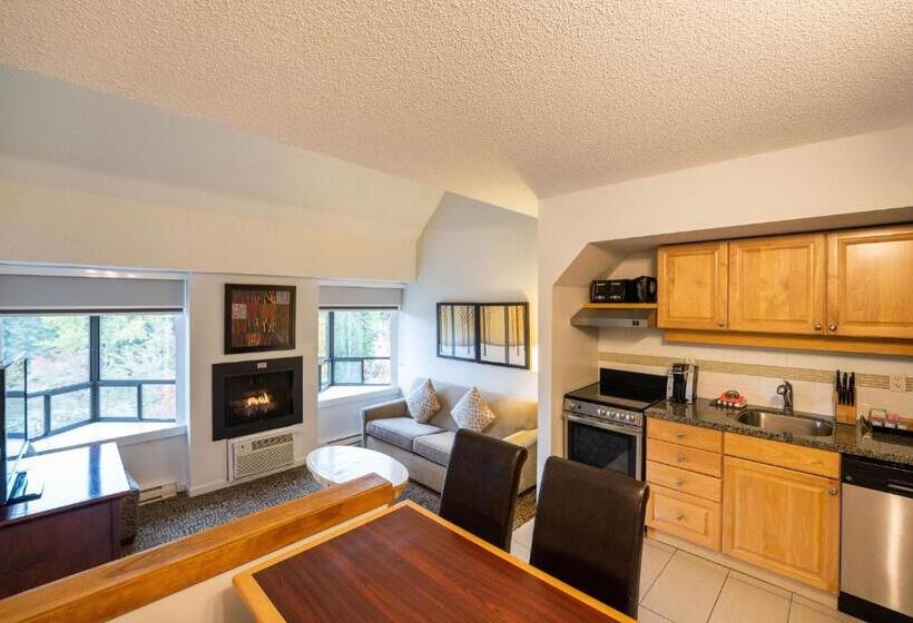 Номер Стандарт в Мансарде, Mountain Side Hotel Whistler By Executive
