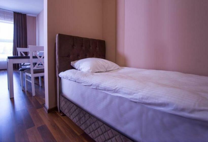 Люкс с Балконом, Wesoła Apartamenty