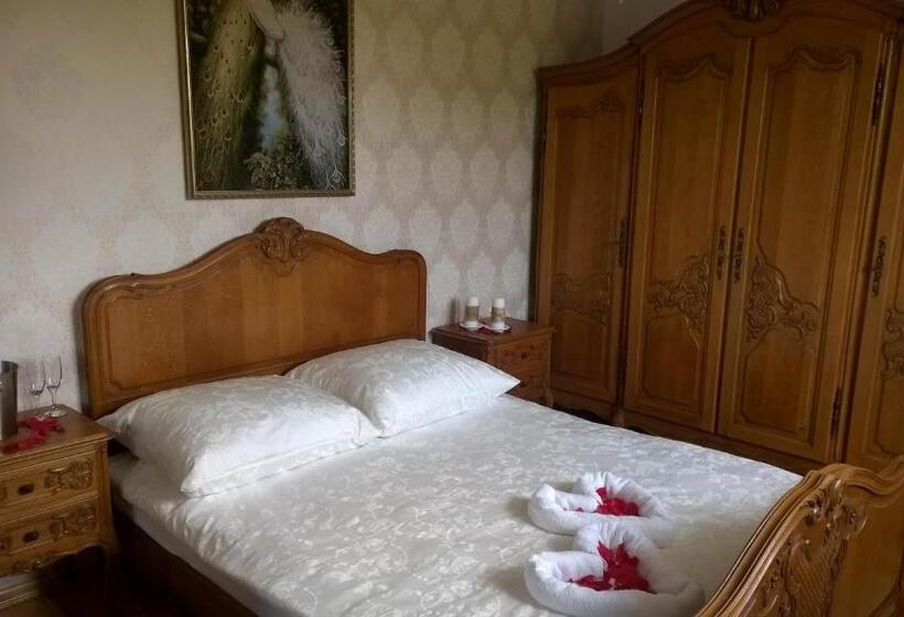Люкс, Noclegi Dwór Szlachecki Biedaczów