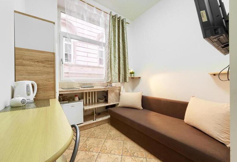 Студио Базик, Hostelswidnicka24