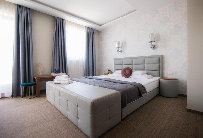 Номер Deluxe, Wróblewscy