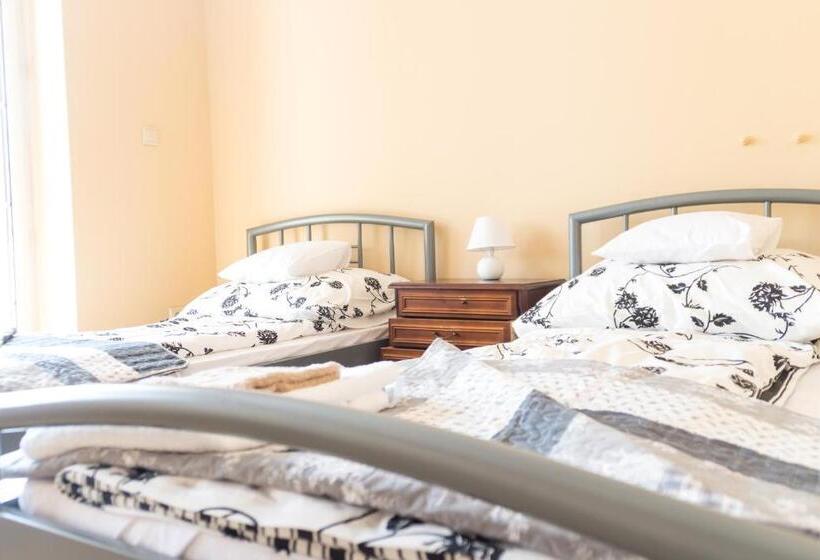 اتاق استاندارد, Magic Garden Hostel