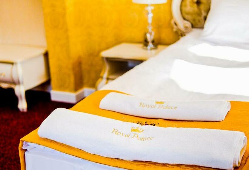 Трехместный Номер Deluxe, Royal Palace Centrum Bankietowe