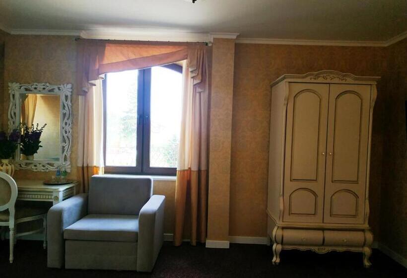 Трехместный Номер Deluxe, Royal Palace Centrum Bankietowe