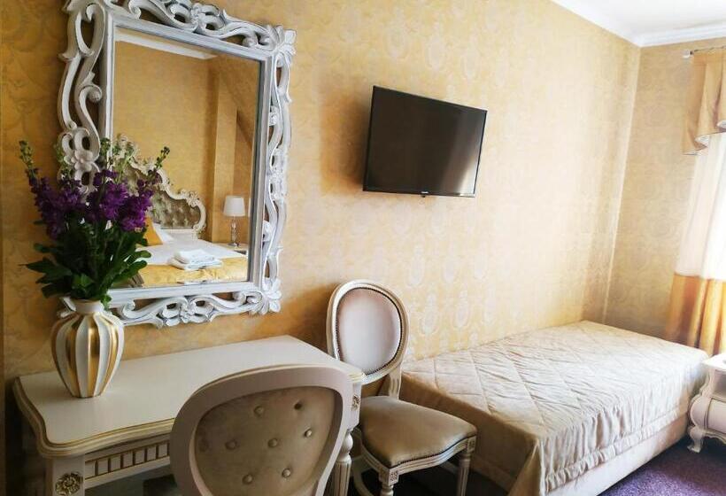 Трехместный Номер Deluxe, Royal Palace Centrum Bankietowe