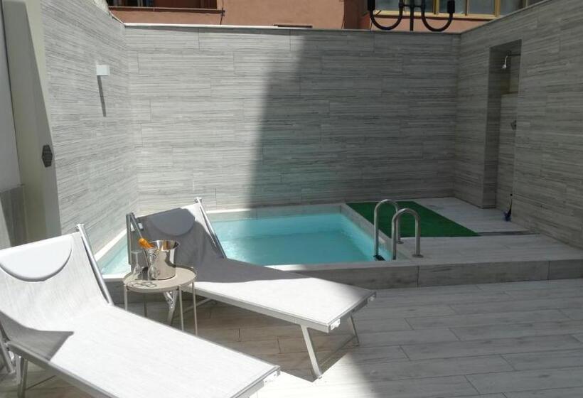 Стандартный Номер Кровать Кинг, Sisina Luxury Room Jacuzzi & Piscina