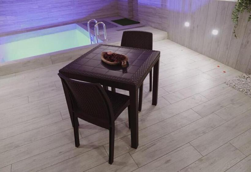 Стандартный Номер Кровать Кинг, Sisina Luxury Room Jacuzzi & Piscina