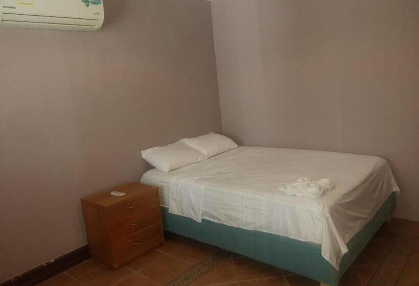 اتاق استاندارد با سرویس بهداشتی مشترک, Casa Hotel Castillogrande